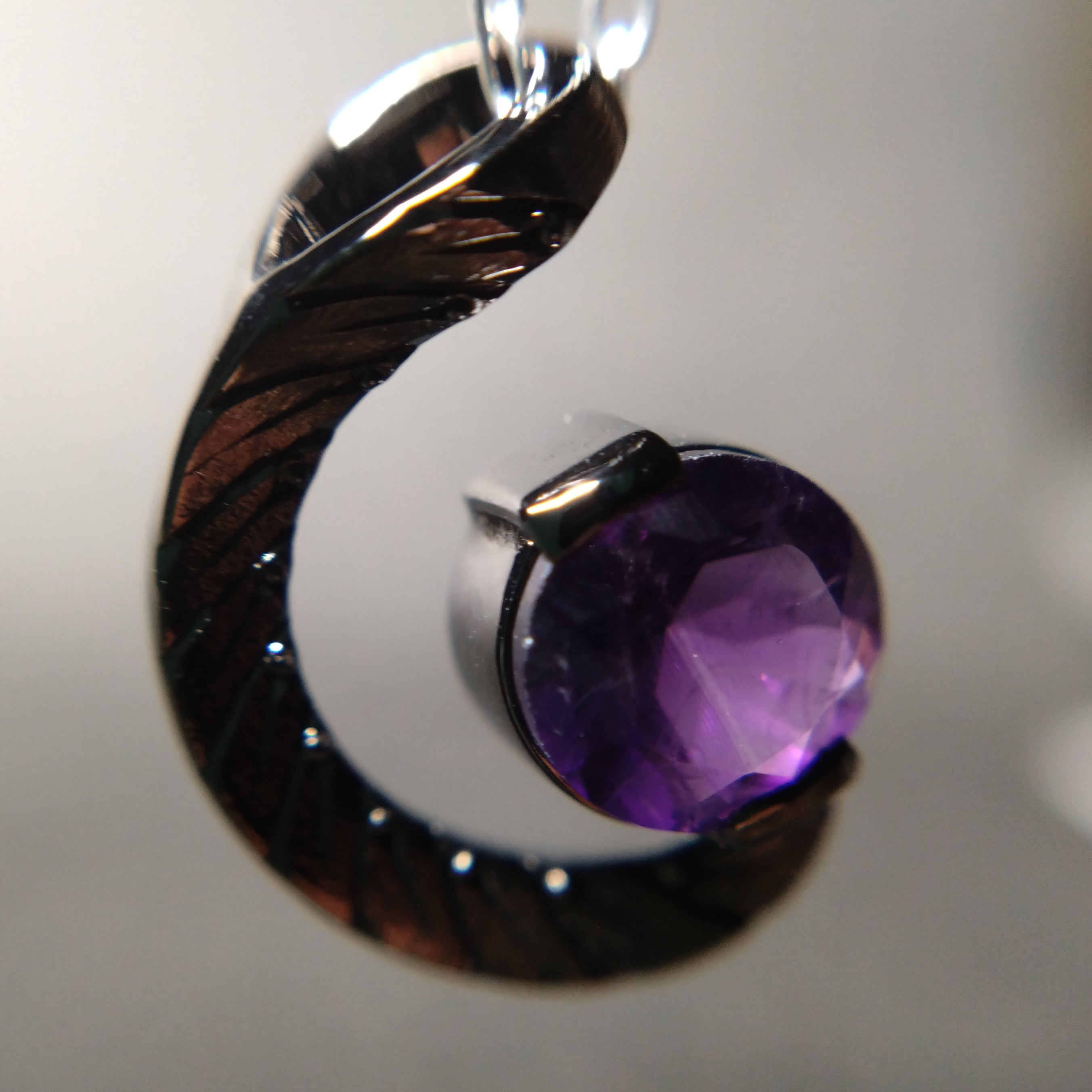 アメシスト月桂樹手彫りネックレス -フルーツ-