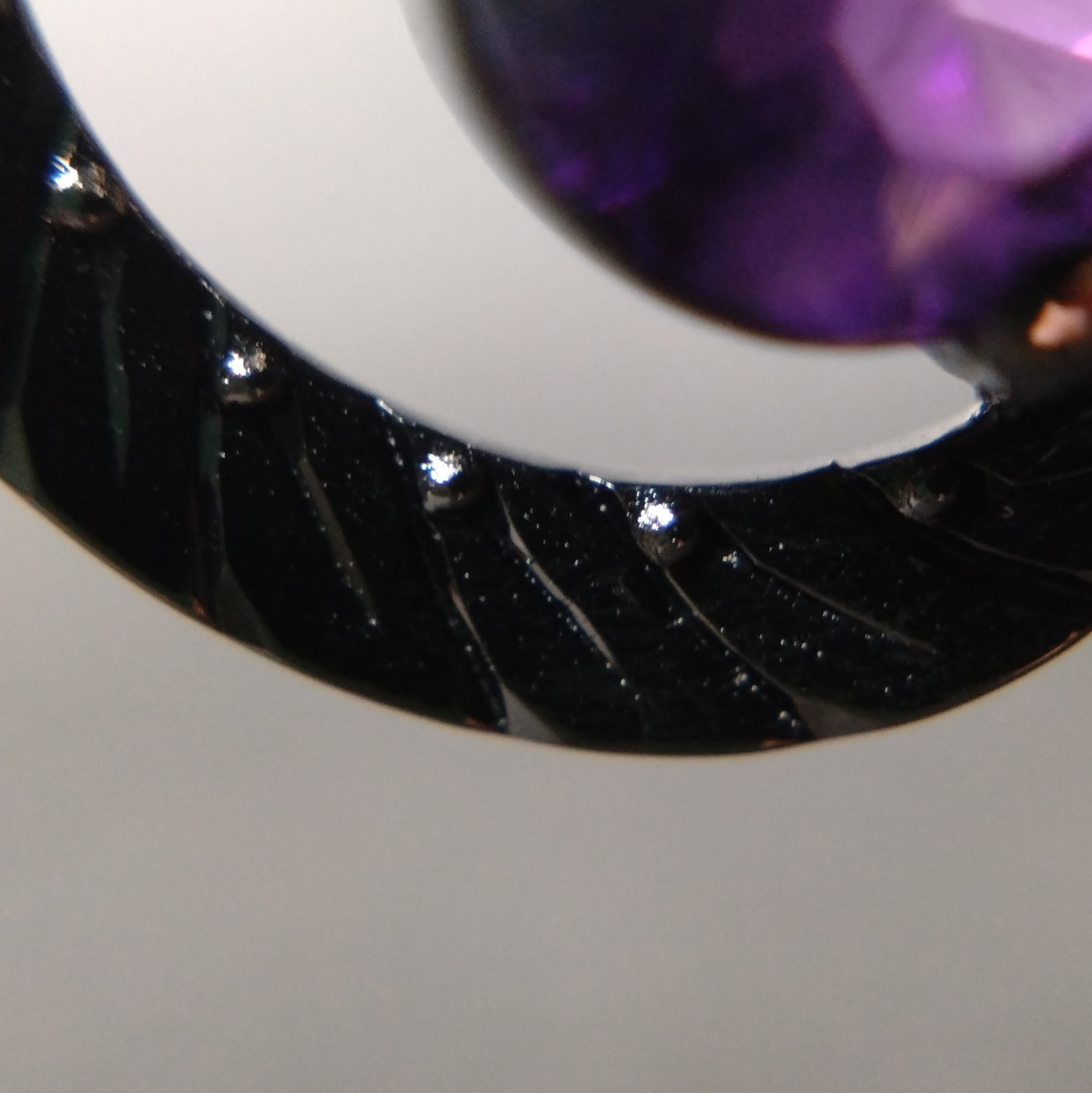 アメシスト月桂樹手彫りネックレス -フルーツ-