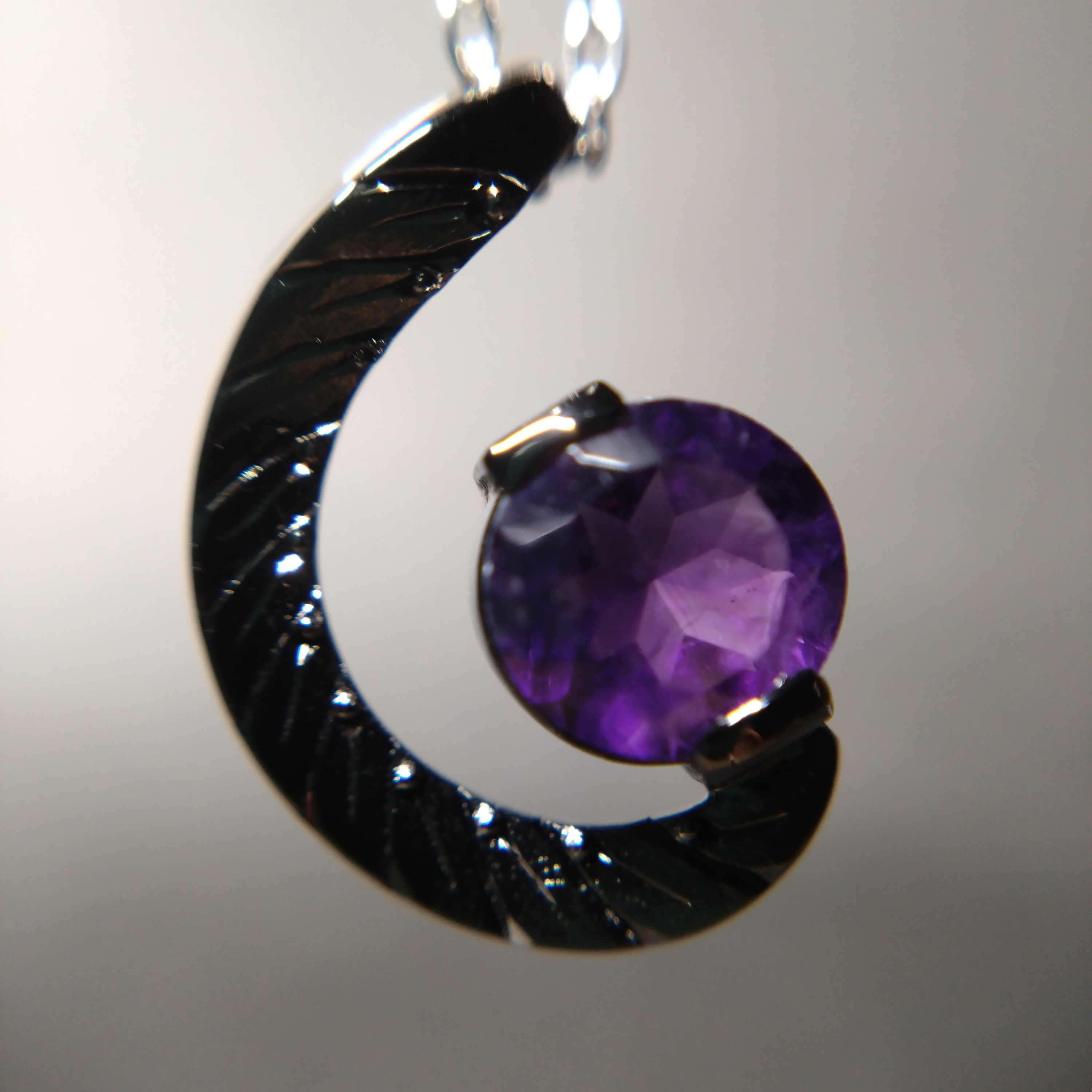 アメシスト月桂樹手彫りネックレス -フルーツ-