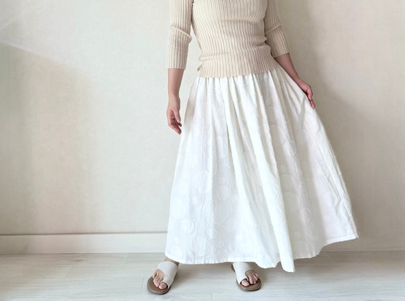 新色♪オフホワイトのランダムドットジャガードスカート 12枚目の画像