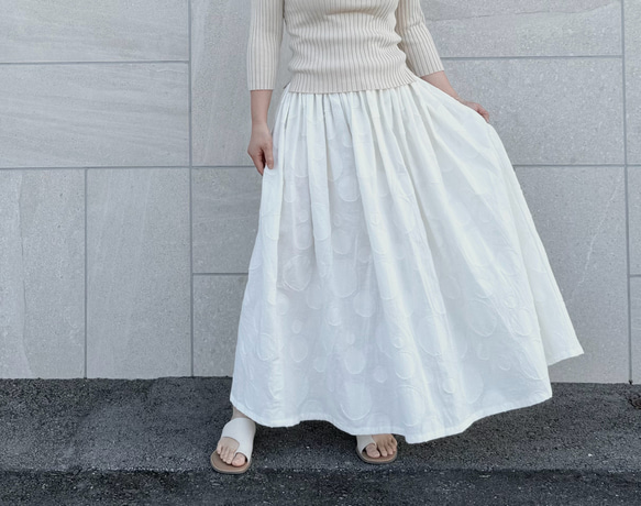 新色♪オフホワイトのランダムドットジャガードスカート 3枚目の画像