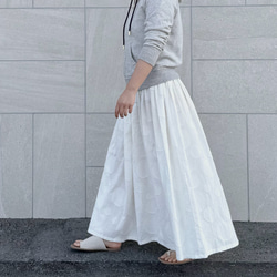 新色♪オフホワイトのランダムドットジャガードスカート 4枚目の画像
