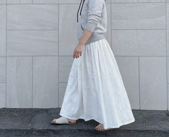 新色♪オフホワイトのランダムドットジャガードスカート 4枚目の画像
