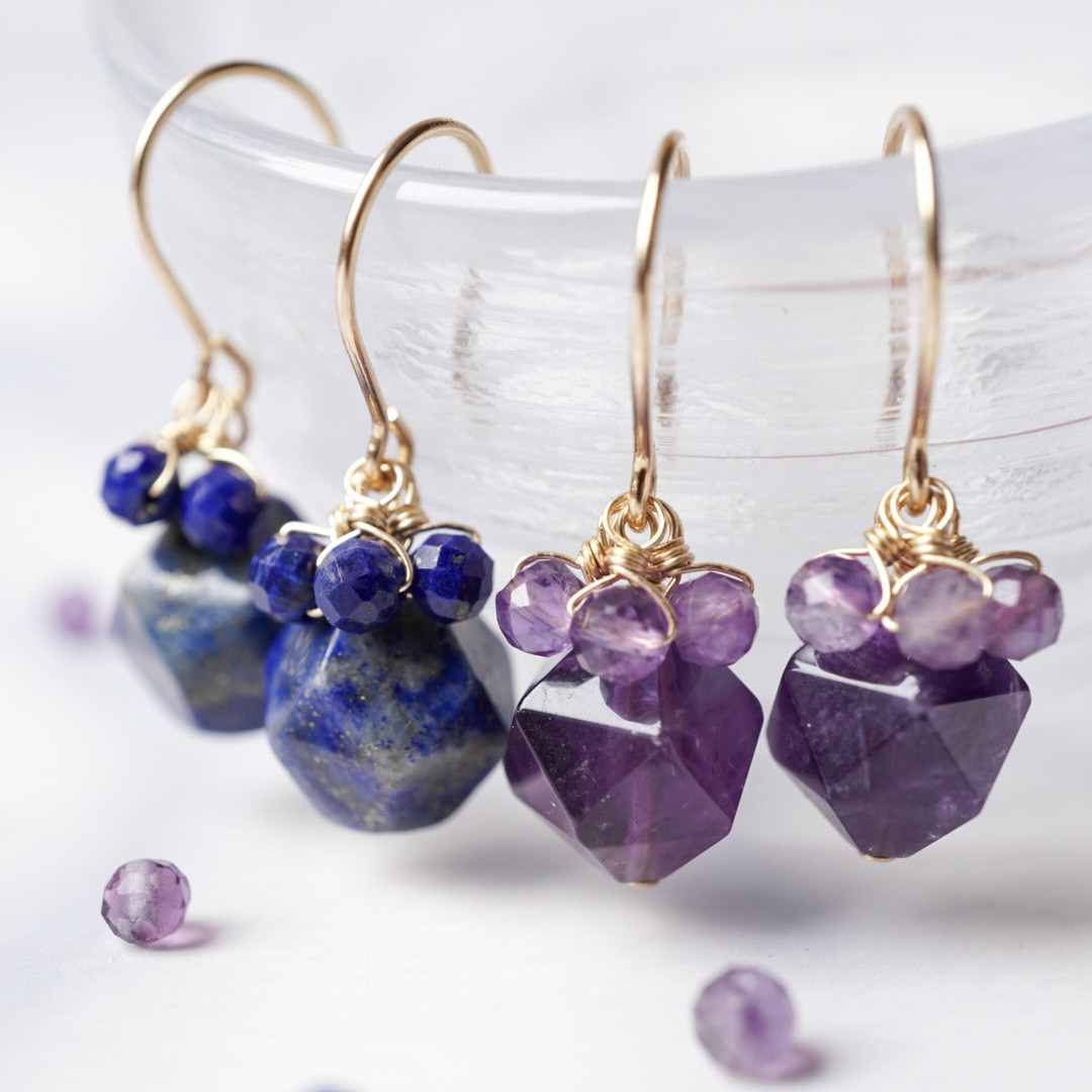 【ピアス／イヤリング】ラピスラズリ アメジスト 天然石 誕生石 14kgf 樹脂 ノンホール 青 紫 金属アレルギー対応