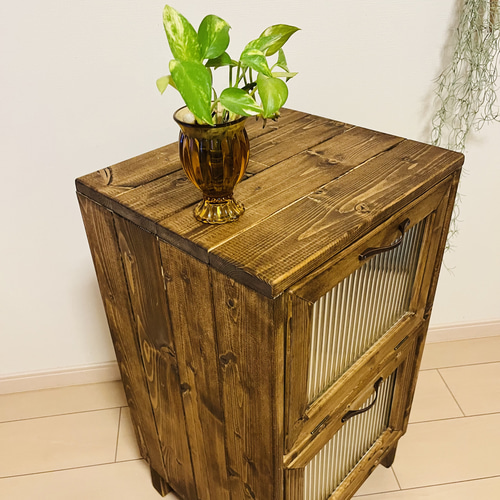 ウッドチェスト キャビネット 収納棚 キッチンラック モールガラス 棚