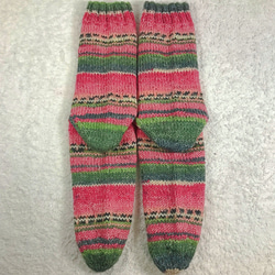 【母の日に素敵な贈り物を】 ドイツ製オパール毛糸で編んだレッド系ソックス 6枚目の画像