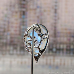 ホワイト ラブラドライト ブローチ / White Labradorite Brooch 6枚目の画像