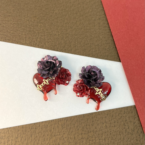 溶けるハートと紙薔薇 イヤリング ・ピアス チョコハート風 イヤリング  