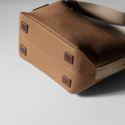 使用了輕量結實的棉麻帆布的側背包【駝色 / camel】 第4張的照片