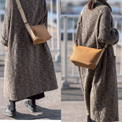 使用了輕量結實的棉麻帆布的側背包【駝色 / camel】 第7張的照片