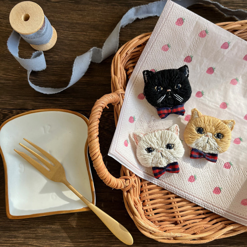 刺繍　ブローチ  ハンドメイド　エキゾチックショートヘア　猫 ねこ エキゾチック エキゾチックショートヘアー 刺繍 猫ブローチ