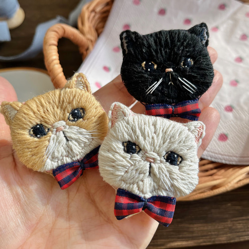 刺繍　ブローチ  ハンドメイド　エキゾチックショートヘア　猫 be7972446765c25efab1019fbb9e79