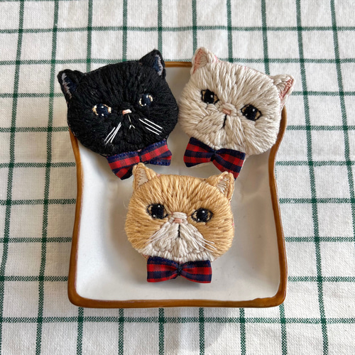 刺繍　ブローチ  ハンドメイド　エキゾチックショートヘア　猫 ねこ エキゾチック エキゾチックショートヘアー 刺繍 猫ブローチ