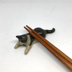猫の箸置き三態（キジ白）　はしおき　ネコ　キジ白　陶器　置物 4枚目の画像