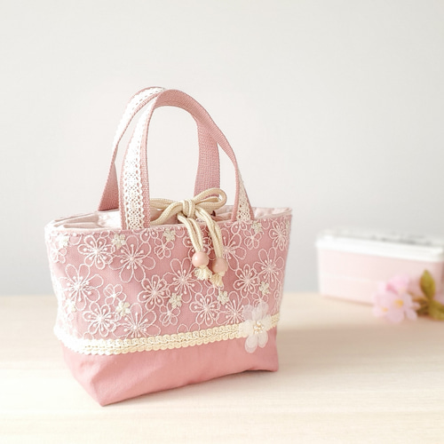 洗える保温保冷お弁当バッグ・くすみピンク×チュールレースヌビ風オリジナルキルト 洗える保温保冷お弁当バッグ・くすみピンク×チュールレースヌビ