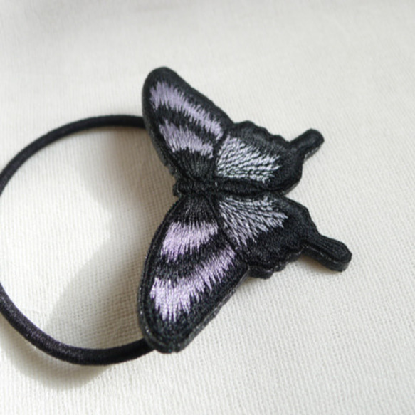 黒とグレーのアゲハ蝶ヘアゴム 8枚目の画像
