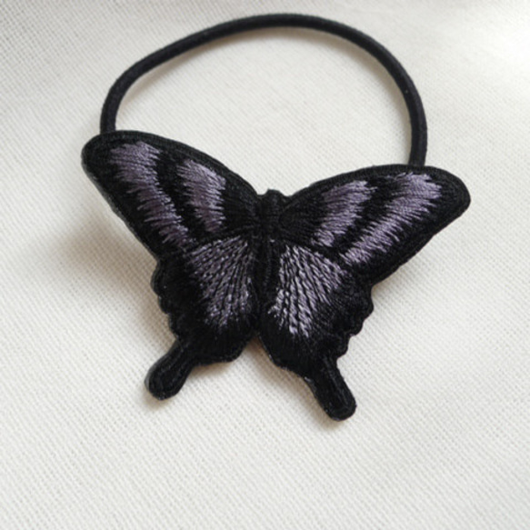 黒とグレーのアゲハ蝶ヘアゴム 9枚目の画像