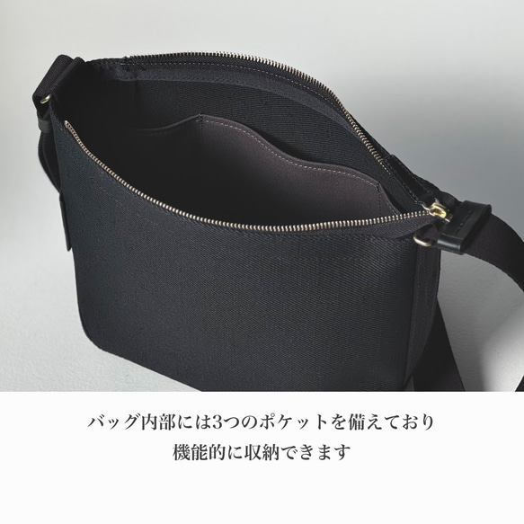使用了輕量結實的棉麻帆布的側背包 【黑色 / black】 第6張的照片
