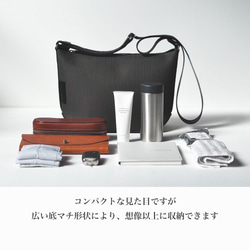 使用了輕量結實的棉麻帆布的側背包 【黑色 / black】 第7張的照片
