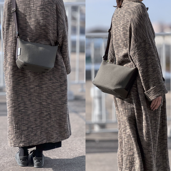 使用了輕量結實的棉麻帆布的側背包 【卡其 / khaki】 第11張的照片