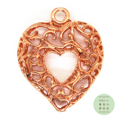 ぷっくり中空のクラシカルな唐草模様の透かしハートの大きめ立体