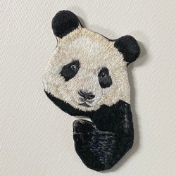 パンダ刺繍のブローチ 2枚目の画像