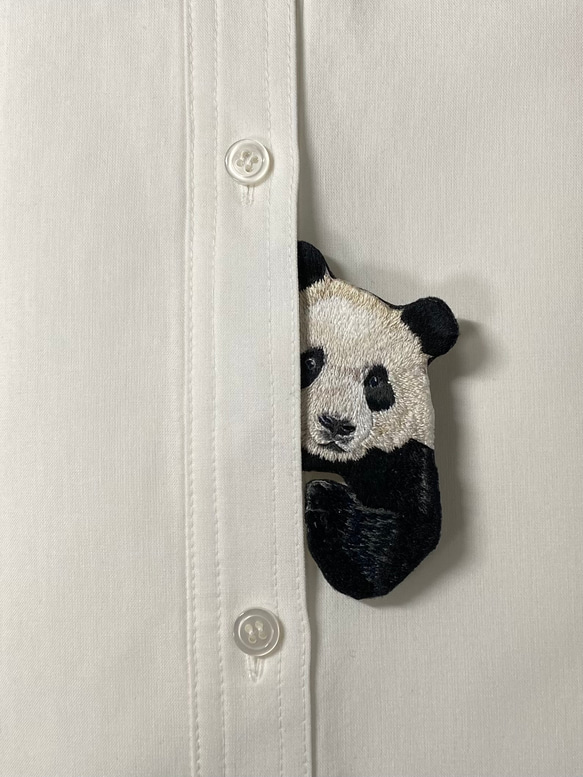 パンダ刺繍のブローチ 1枚目の画像