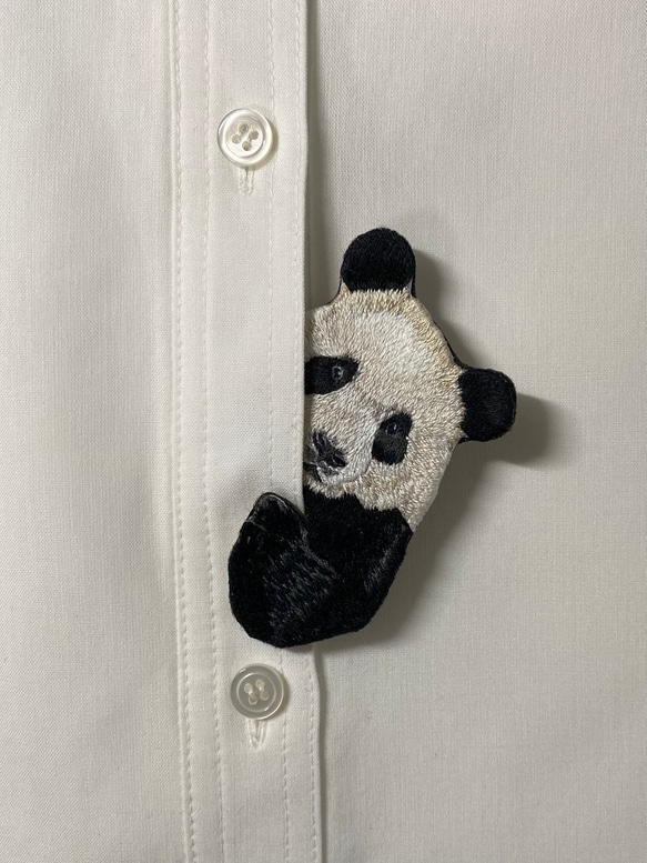 パンダ刺繍のブローチ 3枚目の画像