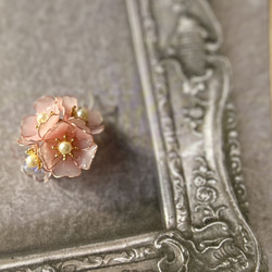 ほんのりピンクの桜の帯留め・ブローチ（2way）仕上げ金具をポニーフック金具に変更可能 5枚目の画像