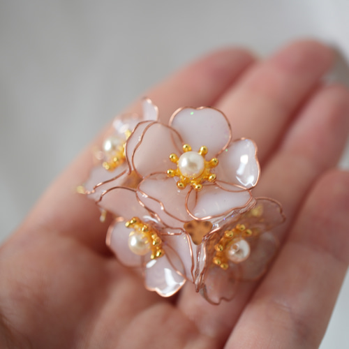 Creema限定母の日2025 ほんのりピンクの桜の帯留め・ブローチ（2way