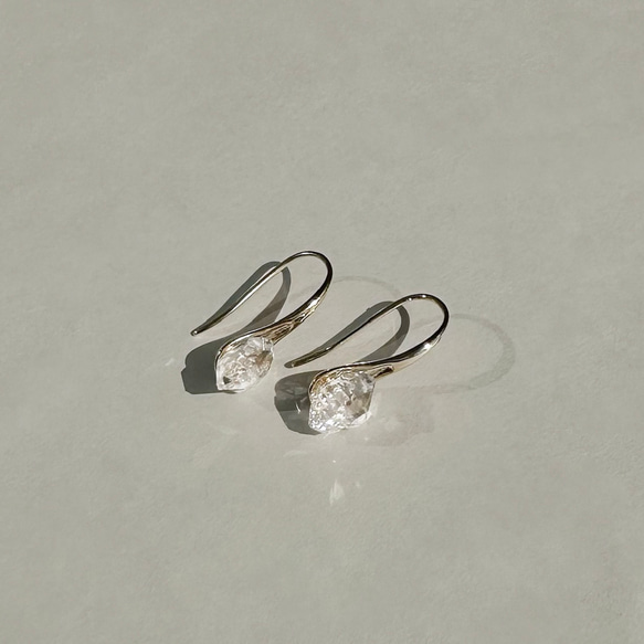 【冬季熱門耳環】赫基默鑽石水滴耳環 / 金屬配件，可選不銹鋼和銀色 第3張的照片