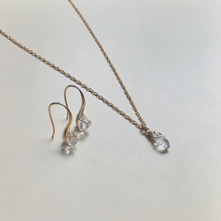 【冬季熱門耳環】赫基默鑽石水滴耳環 / 金屬配件，可選不銹鋼和銀色 第10張的照片