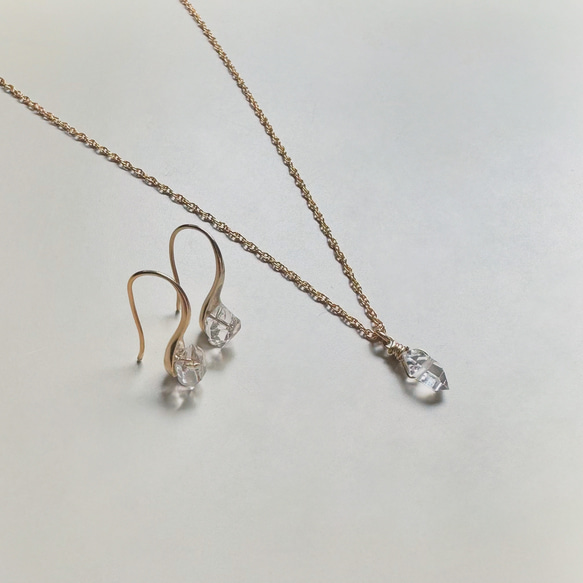 【冬季熱門耳環】赫基默鑽石水滴耳環 / 金屬配件，可選不銹鋼和銀色 第10張的照片