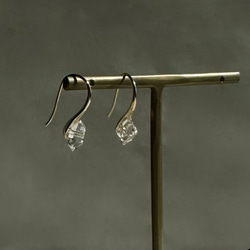 【冬季熱門耳環】赫基默鑽石水滴耳環 / 金屬配件，可選不銹鋼和銀色 第6張的照片