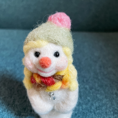 羊毛フェルト】にっこりかわいいお顔のスノーマン女の子/雪だるま