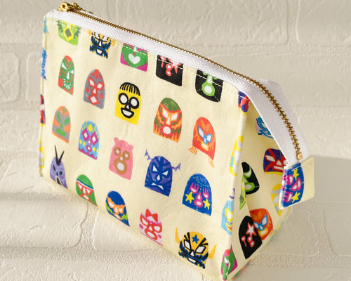 クロスステッチ⭐︎大きく開く テントポーチ【マスクマン】コスメ