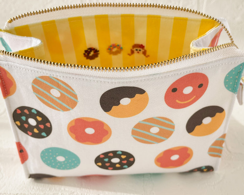 クロスステッチ⭐︎大きく開く テントポーチ【ドーナツ】コスメポーチ