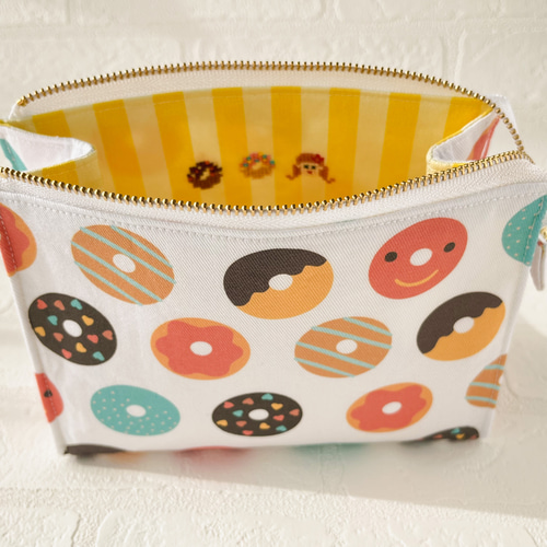 クロスステッチ⭐︎大きく開く テントポーチ【ドーナツ】コスメポーチ