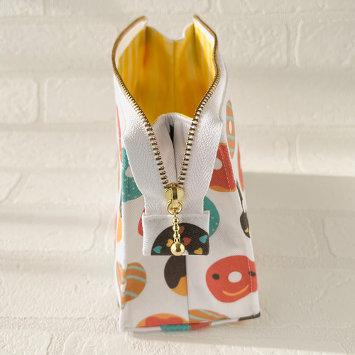 クロスステッチ⭐︎大きく開く テントポーチ【ドーナツ】コスメポーチ