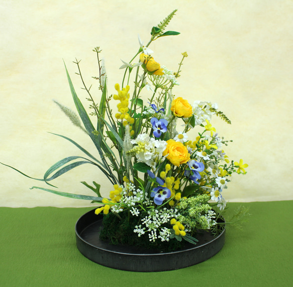和モダン「早春の花風景」アレンジ・アートフラワー（上質造花） 3枚目の画像