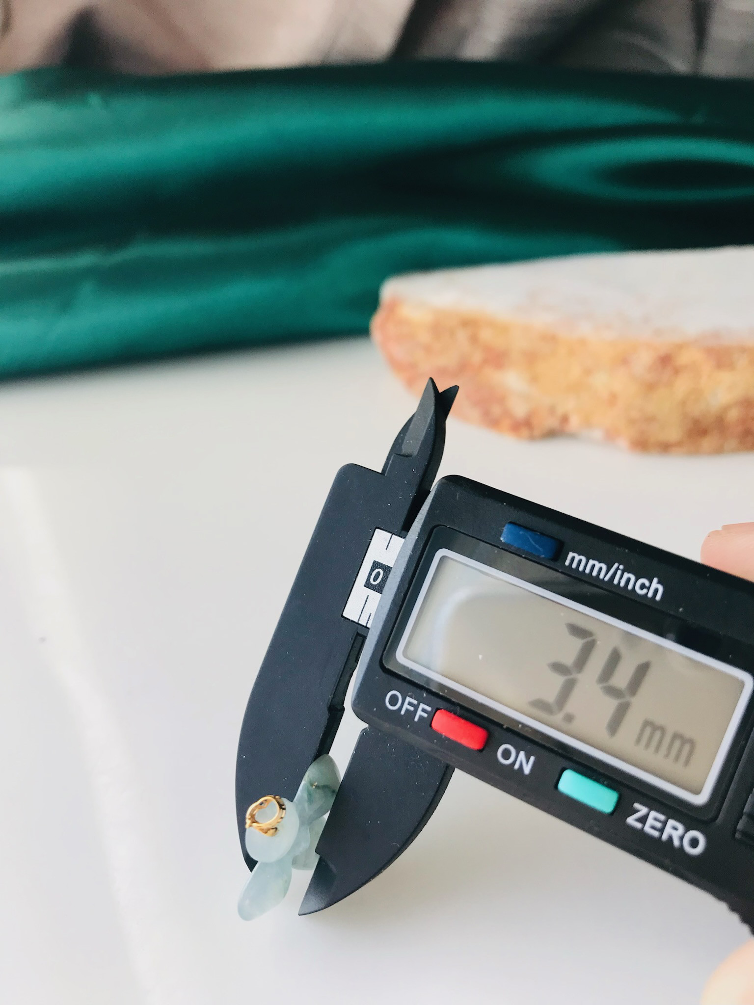 [P110-987] ジェイド　JADE  ヒスイ　ペンダント　ミャンマー産　彫刻　s925　アイス　グリーン　石花