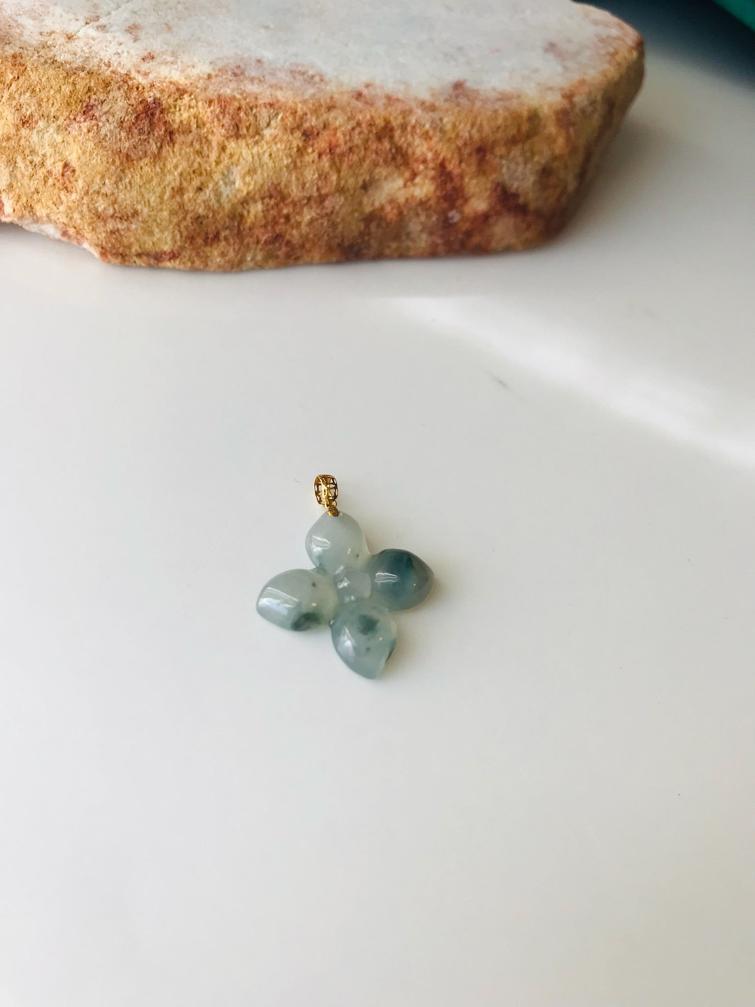 [P110-987] ジェイド　JADE  ヒスイ　ペンダント　ミャンマー産　彫刻　s925　アイス　グリーン　石花