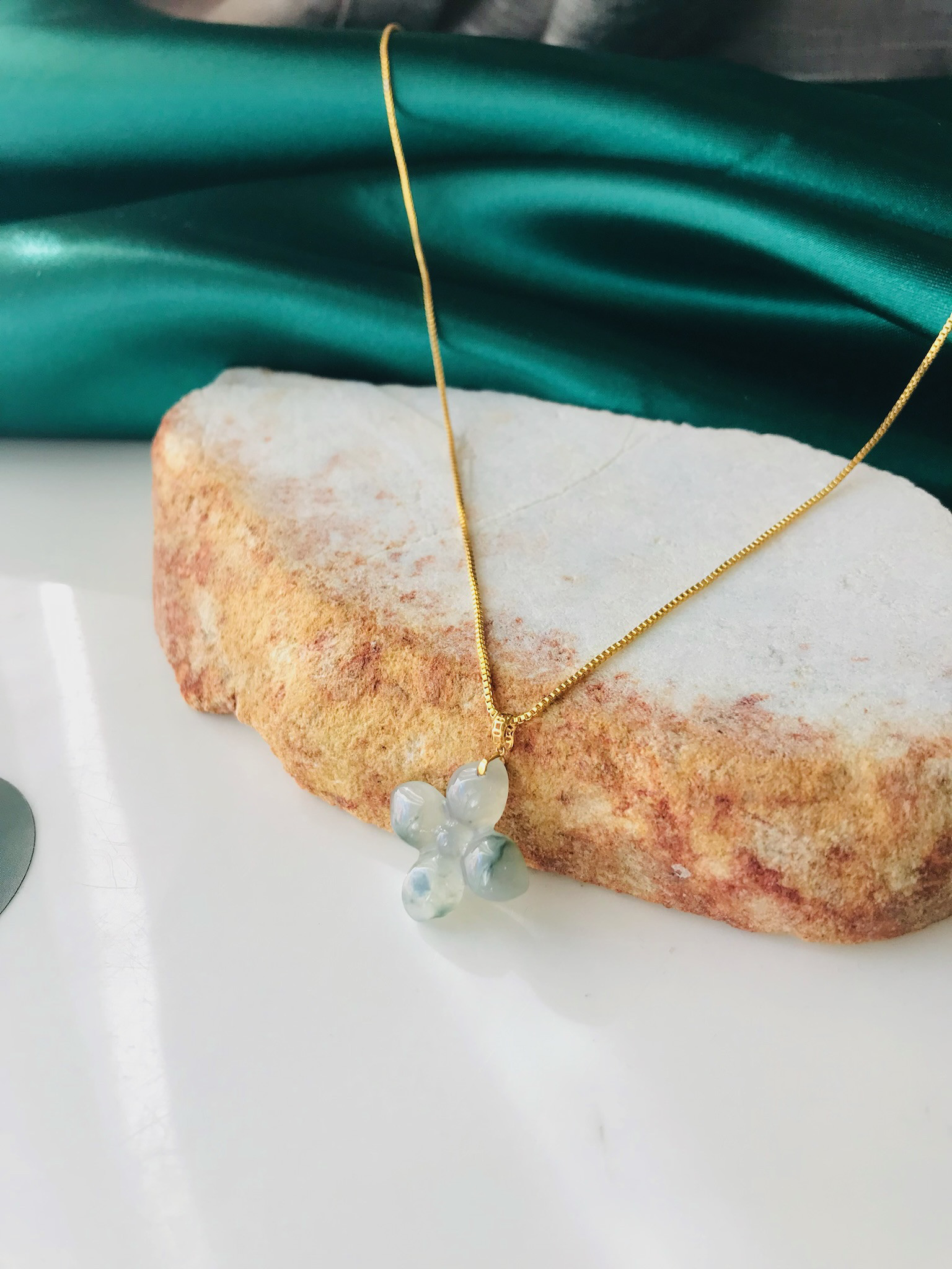 [P110-987] ジェイド　JADE  ヒスイ　ペンダント　ミャンマー産　彫刻　s925　アイス　グリーン　石花