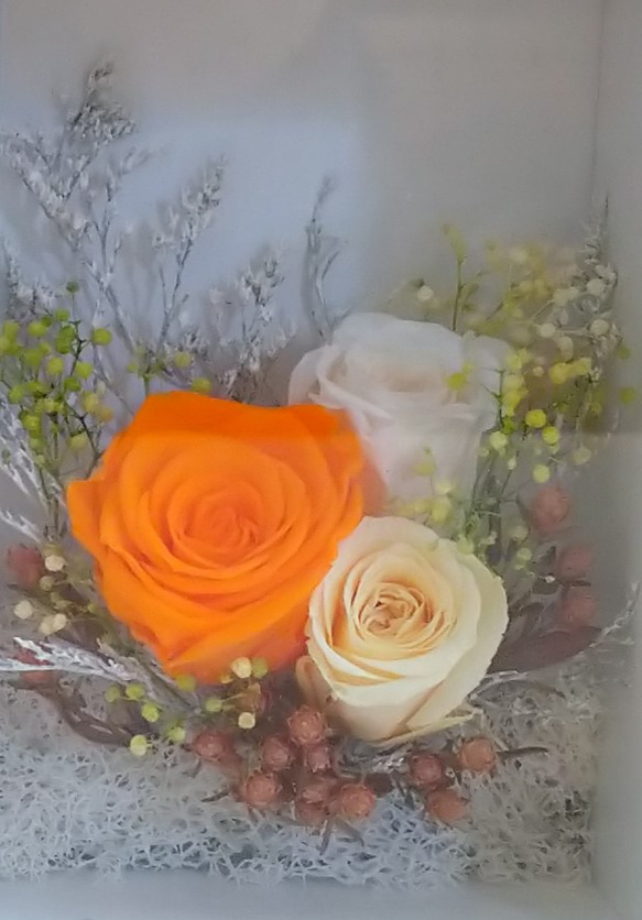 【春の元気色】オレンジ＆イエローのプリザーブドフラワーフォトBox 2枚目の画像