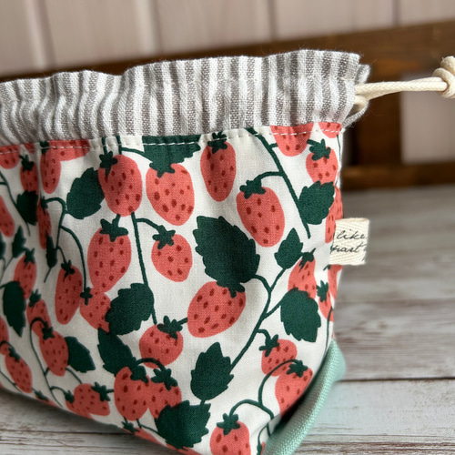 三角マチのミニ巾着 〜 いちご畑 ストロベリー ピンクミント 巾着袋 布