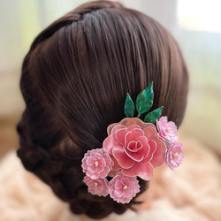 薔薇と八重桜のコサージュ《ゴールドラメの薔薇》 ＊2way ＊ヘアクリップ ＊卒業式 ＊入学式 ＊ディップフラワー 4枚目の画像