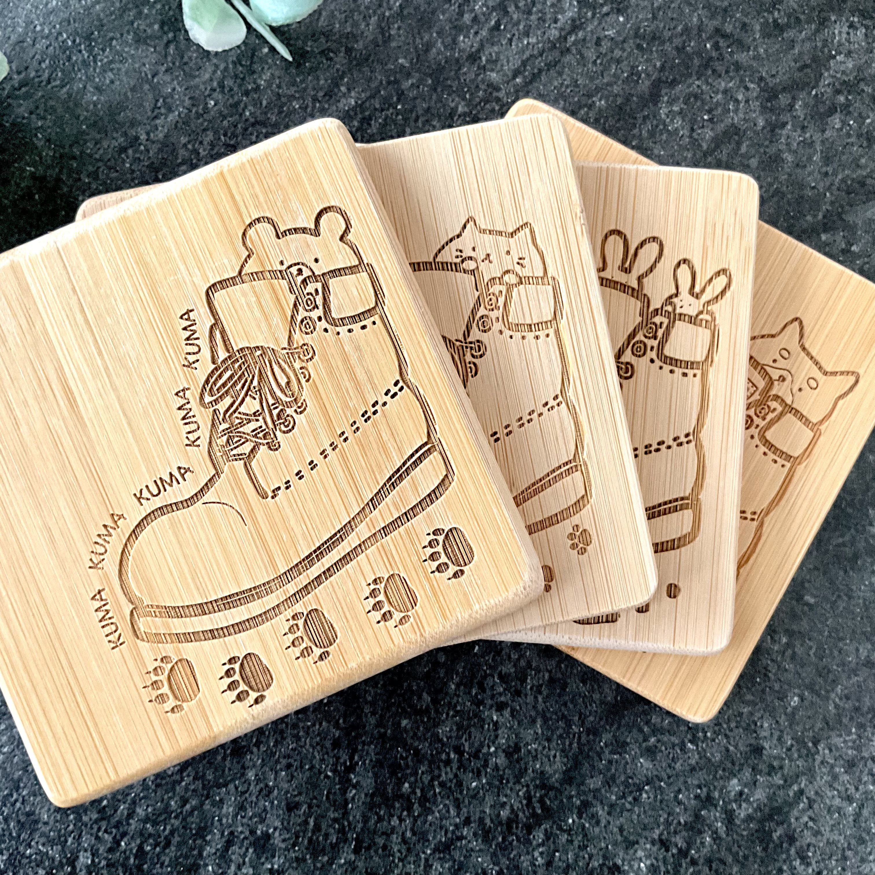 名入れ スニーカー動物の竹製コースター（四角） 席札 レーザー彫刻