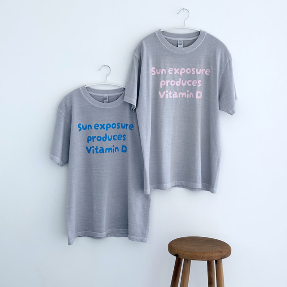 ビタミン ロゴTシャツ（ヴィンテージクールグレー） 2枚目の画像