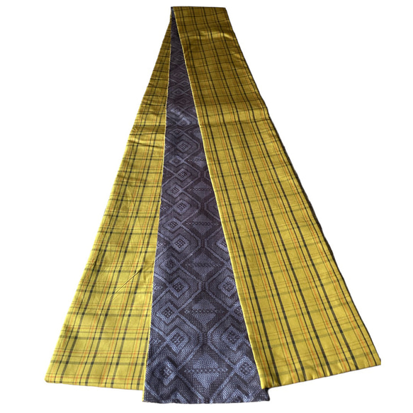 *和服布料* 大島紬和格子春亞紡製成的成人平子腰帶，半寬。長422cm 第9張的照片