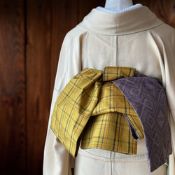 *和服布料* 大島紬和格子春亞紡製成的成人平子腰帶，半寬。長422cm 第1張的照片